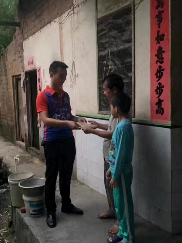 康健运动，，，，，，致力善举，，，，，，兴宁南宫娱乐足球队好样的！