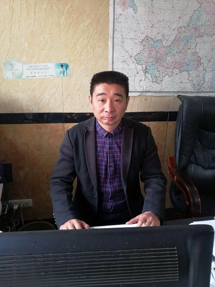 南宫娱乐瓷砖重庆大足区署理商胡洪军：没有做不可的事，，，，，只有不会做事的人